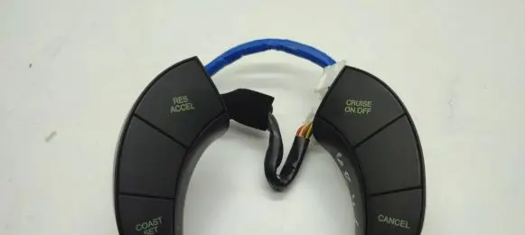 KIA Opirus Steering wheel buttons/switches 572236B