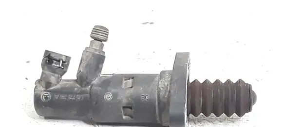 Clutch slave cylinder