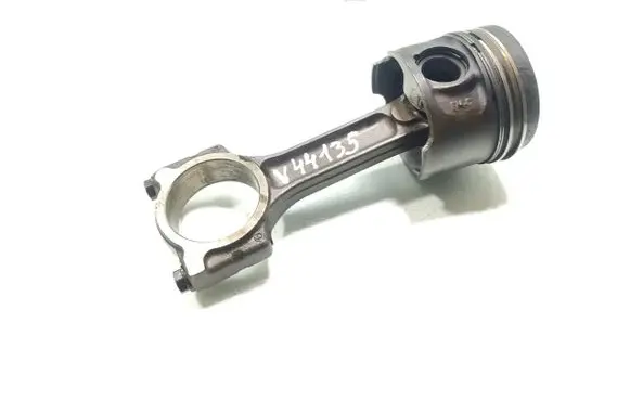 Nissan Qashqai Piston with connecting rod 