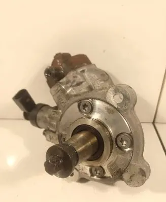 BMW 3 E90 E91 Fuel injection high pressure pump 7810696 0445010517 110210