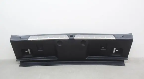 Trunk/boot sill cover protection