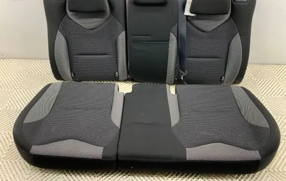 Peugeot 308 Second row seats 