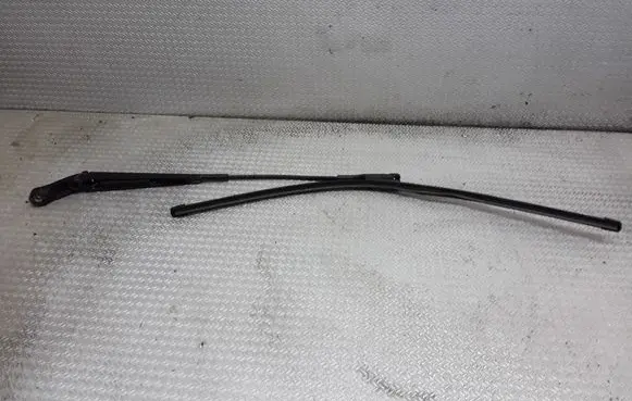 Opel Zafira B Front wiper blade arm 13145566