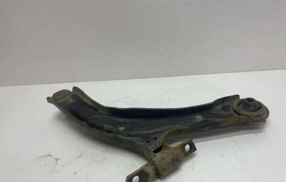 Nissan X-Trail T30 Front lower control arm/wishbone