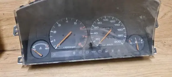 Mazda 626 Speedometer (instrument cluster) GR12G