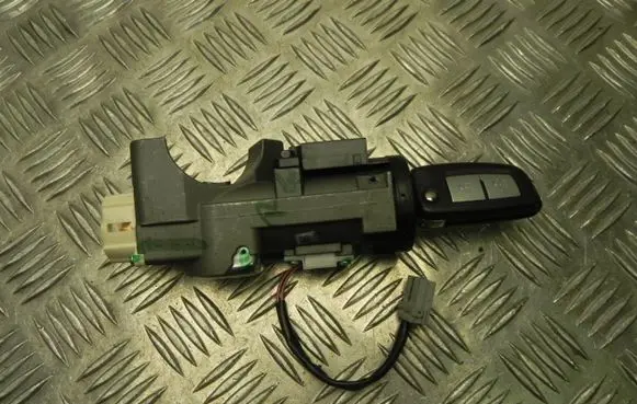 Nissan Juke I F15 Ignition lock 216697757 M3057