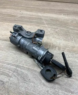 Volkswagen PASSAT B5 Ignition lock 4B0905851