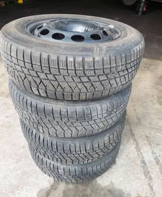 LEVC TX R17 summer tire 