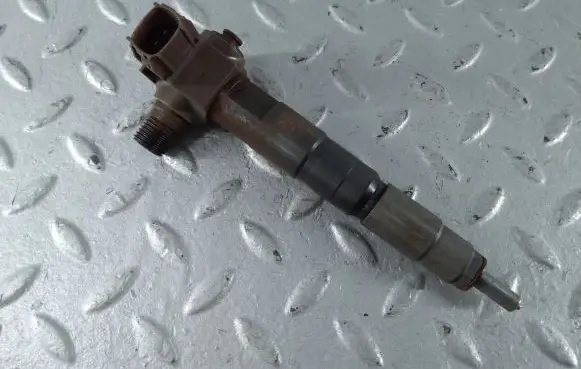 Subaru Outback (BS) Fuel injector 16613AA040 B6EAE8E2 D5ECE6E1