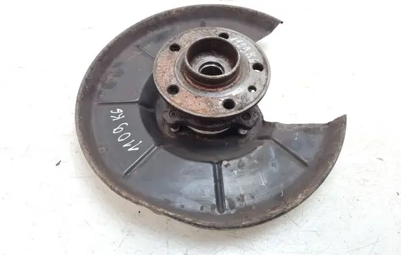 Rear wheel hub