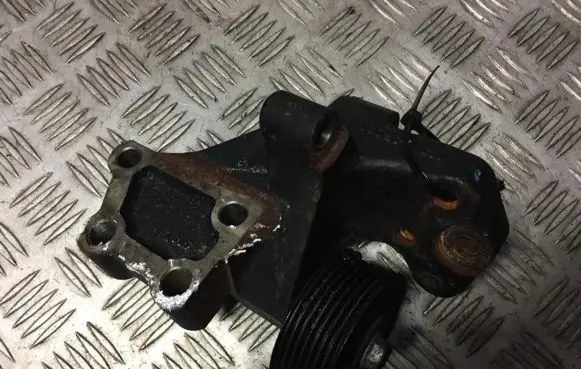 Toyota RAV 4 (XA30) Engine mounting bracket 123150R020 12315-0R020