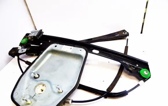 Volkswagen Jetta V Front door manual window regulator 1K5837461B