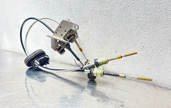 Opel Vectra C Gear shift cable linkage 55559460