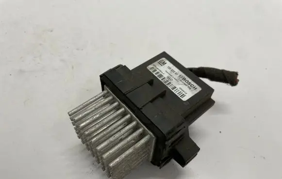 Opel Astra J Heater blower fan relay 13503201
