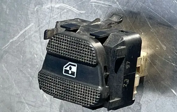 Volkswagen Golf III Electric window control switch 1H0959855C