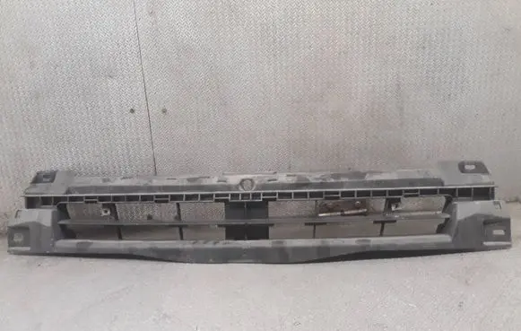 Nissan Primastar Front bumper upper radiator grill 620300102R