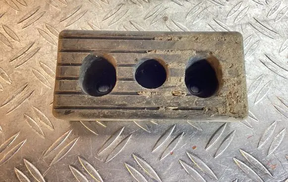 Tesla Model Y Jacking socket point 100912400C