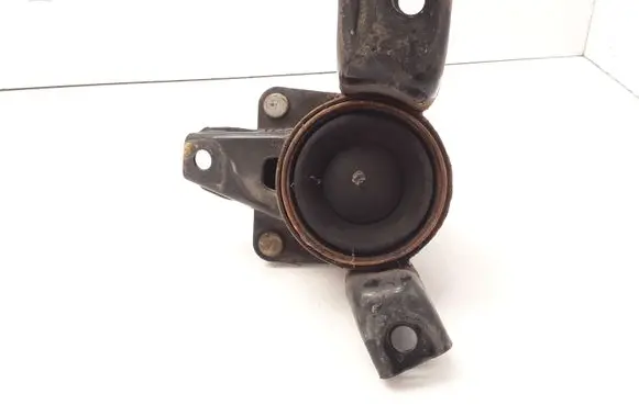 Hyundai Grandeur Engine mount bracket