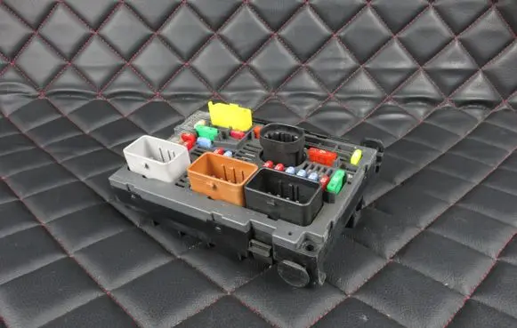 Citroen Berlingo Fuse module 9807028680