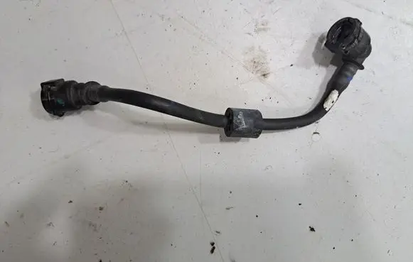 Engine coolant pipe/hose