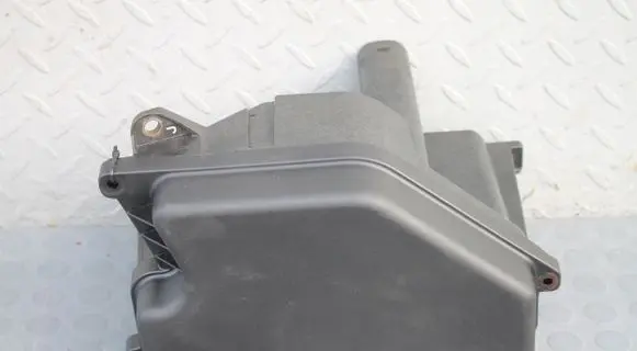 Lexus IS 200-300 Intake resonator 