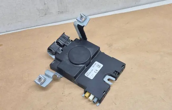 Audi A3 S3 8P Antenna control unit AU350 8P0035225 12006100