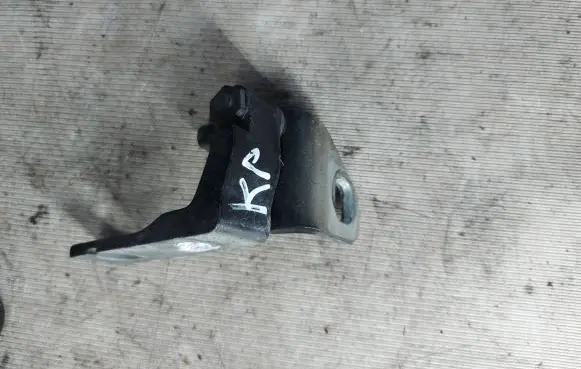 Ford Galaxy Front door lower hinge A046575