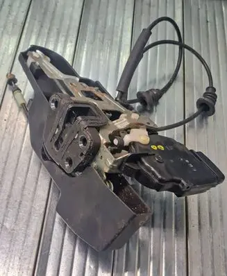 KIA Carens II Front door lock