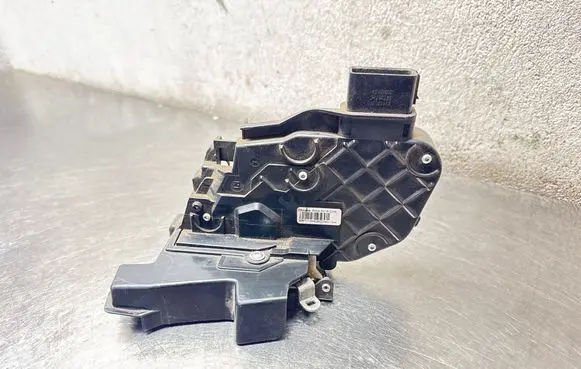 Ford Focus Front door lock 3M5AR21812MR 2097N5RR