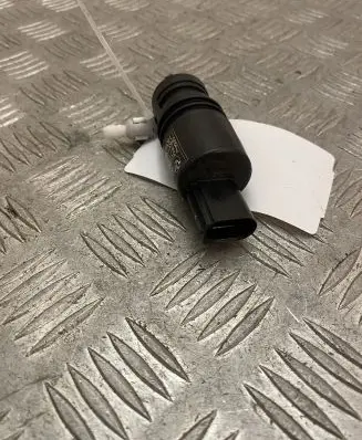 BMW X4 F26 Headlight washer pump 7302589