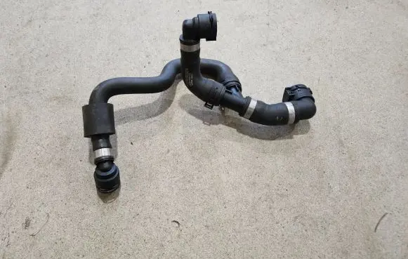 Mercedes-Benz GLC X253 C253 Engine coolant pipe/hose A2135016982