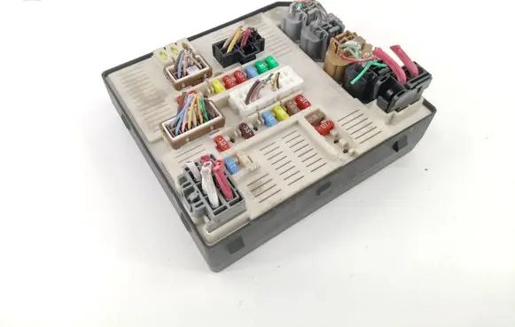 Renault Laguna III Fuse module 284B60012R