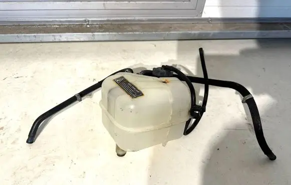 Maserati GranTurismo Coolant expansion tank/reservoir 226973 19601 19601226973