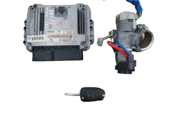 Hyundai i30 Engine control unit/module 0281014281 3911327760