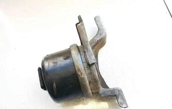 Volvo S80 Engine mount bracket