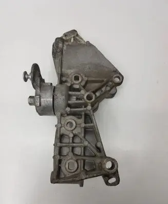 Nissan Note (E11) Engine mounting bracket 8200365097