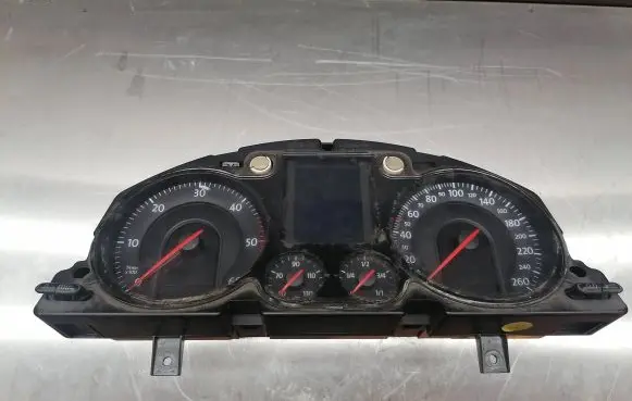Volkswagen PASSAT B6 Speedometer (instrument cluster)
