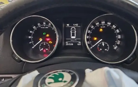 Skoda Yeti (5L) Speedometer (instrument cluster) 5L0920840K IMPRK1583362