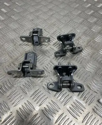 Mitsubishi ASX Rear door hinge set A046834