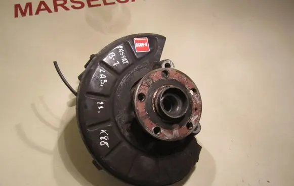 Volkswagen PASSAT B7 Front wheel hub spindle knuckle 3C0407258G