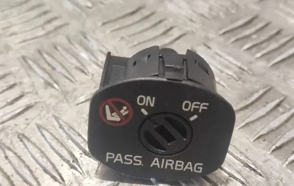 Passenger airbag on/off switch