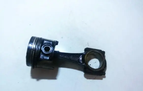 Peugeot 106 Piston with connecting rod