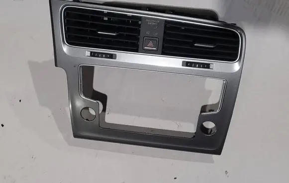 Volkswagen Golf VII Dash center air vent grill 5G1819728
