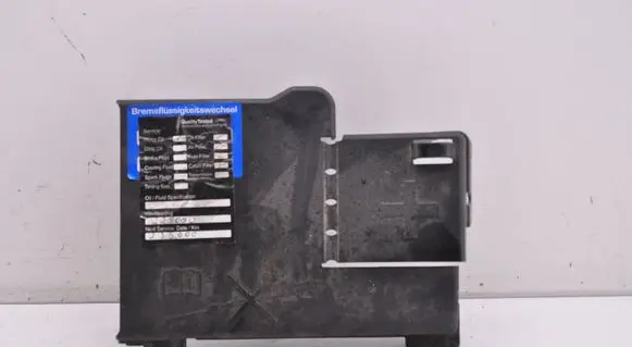 Opel Astra J Fuse box cover C11000002