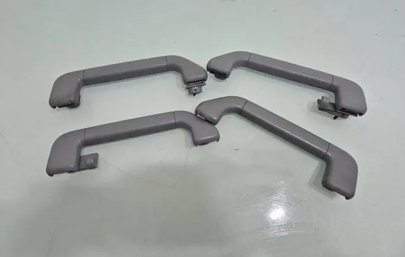Volkswagen Touareg I A set of handles for the ceiling 