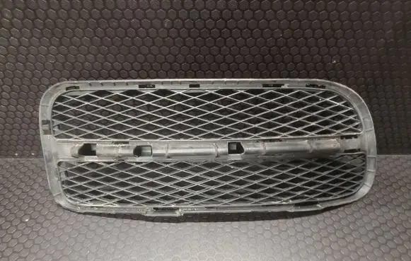 Volkswagen Touareg I Front bumper lower grill 7L6853666A