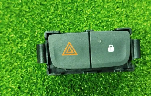 Opel Vivaro Hazard light switch 252100622R