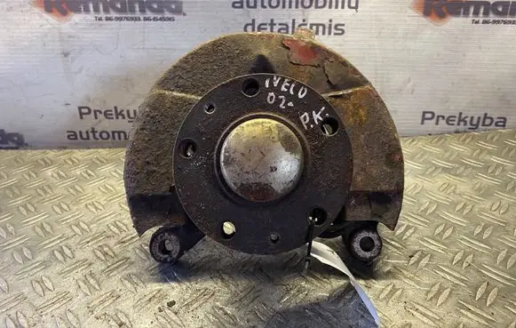Iveco Daily 30.8 - 9 Front wheel hub