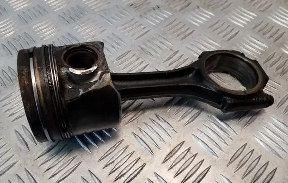 Volkswagen Touareg I Piston with connecting rod