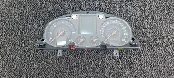 Volkswagen PASSAT B6 Speedometer (instrument cluster) 3C0920870Q